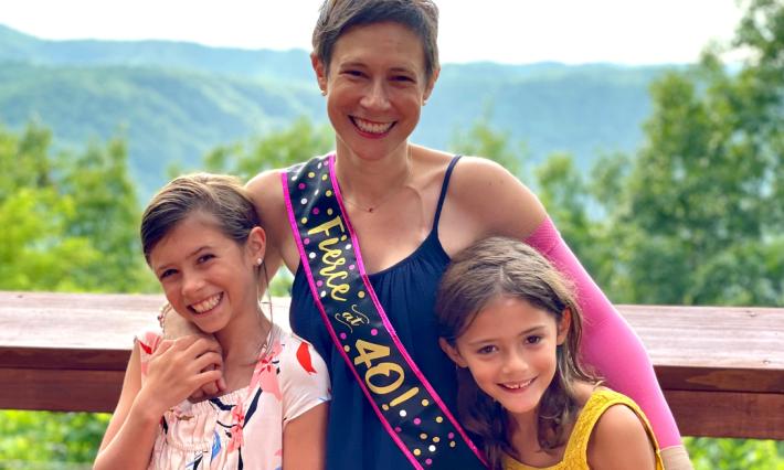  Renee Garber celebrates her 40th birthday with her daughters