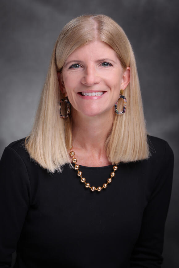 headshot Emily Malcolm