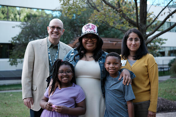 Chaundrea Mason and members of her cancer support care team